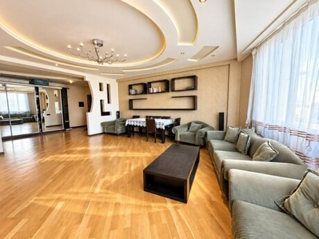 28 Mayda 3 otaqlı yeni tikili mənzil satılır, 156 m², 400 000 AZN, şəkil 3 / 12