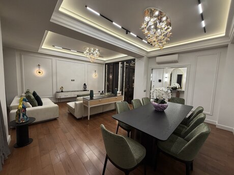 5 otaq · 193 m² · 6/7 mərtəbə, Ağ şəhər
