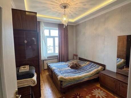 Yeni Günəşlidə 2 otaqlı köhnə tikili mənzil satılır, 69,5 m², 132 000 AZN, şəkil 3 / 4
