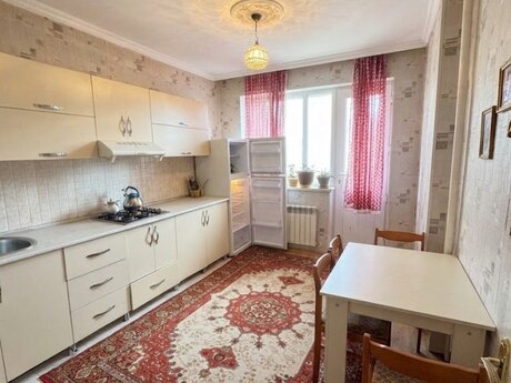 Yeni Günəşlidə 2 otaqlı köhnə tikili mənzil satılır, 69,5 m², 132 000 AZN, şəkil 2 / 4