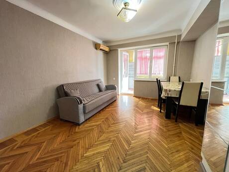 Gənclikdə 2 otaqlı köhnə tikili mənzil satılır, 48 m², 155 000 AZN, şəkil 2 / 10