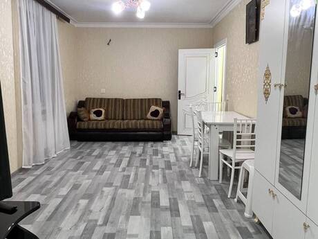 Elan №6571654 - Bakı, Neftçilər m., 2 otaqlı, 40 m², 2/5 mərtəbə