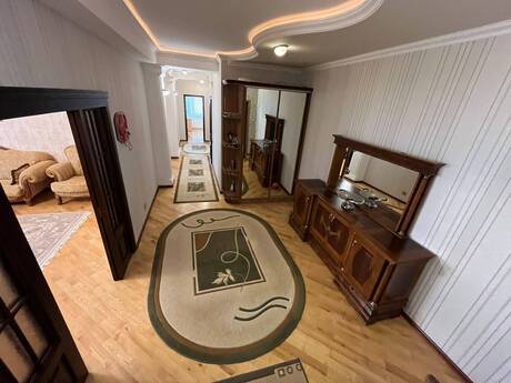 28 Mayda 4 otaqlı yeni tikili mənzil satılır, 152 m², 490 000 AZN, şəkil 2 / 12