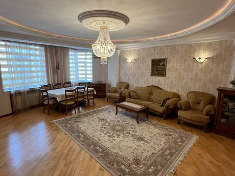 Elan №6572745 - Bakı, 28 May m., 4 otaqlı, 152 m², 4/14 mərtəbə