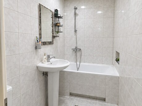 Gənclikdə 2 otaqlı köhnə tikili mənzil satılır, 70 m², 255 000 AZN, şəkil 5 / 7