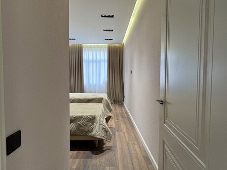 28 Mayda 4 otaqlı yeni tikili mənzil satılır, 112 m², 455 000 AZN, şəkil 5 / 12