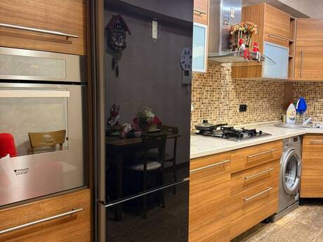 Gənclikdə 2 otaqlı köhnə tikili mənzil satılır, 70 m², 235 000 AZN, şəkil 2 / 12