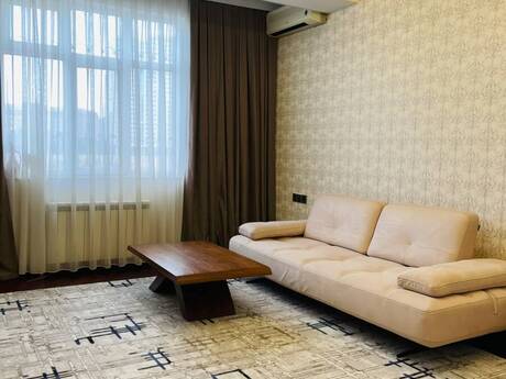 Elan №6573211 - Bakı, İnşaatçılar m., 2 otaqlı, 71 m², 1/10 mərtəbə