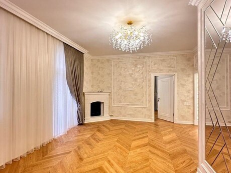 Объявление №6573315 - Баку, м. Ичеришехер, 5-комн., 130 м², 3/4 этаж
