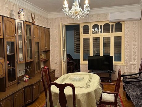 Elan №6573636 - Bakı, Şah İsmayıl Xətai m., 3 otaqlı, 85 m², 2/5 mərtəbə