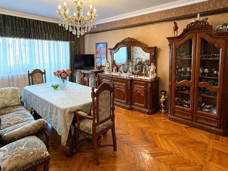 Elan №6561393 - Bakı, Nəriman Nərimanov m., 3 otaqlı, 90 m², 8/10 mərtəbə