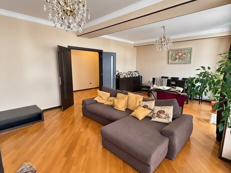 Elan №6574700 - Bakı, 28 May m., 4 otaqlı, 160 m², 13/17 mərtəbə