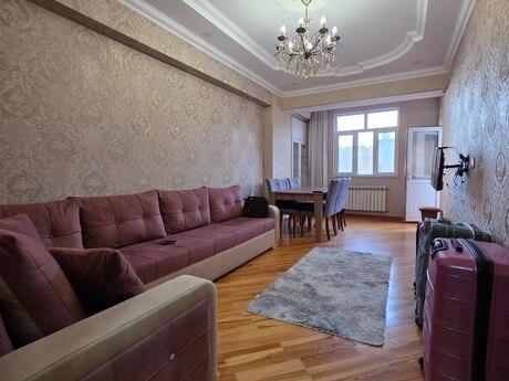 Elan №6575443 - Bakı, Elmlər Akademiyası m., 2 otaqlı, 60 m², 9/17 mərtəbə