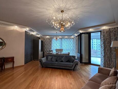 Elan №6576642 - Bakı, Gənclik m., 4 otaqlı, 225 m², 9/14 mərtəbə