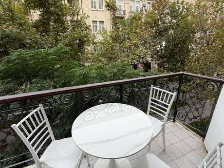 Elan №6576590 - Bakı, Sahil m., 2 otaqlı, 70 m², 3/5 mərtəbə