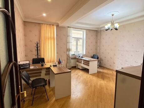 Elan №6577643 - Bakı, Gənclik m., 4 otaqlı, 220 m²