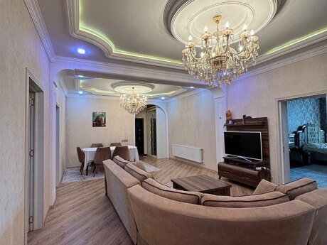 Elan №6578544 - Bakı, Yasamal r., 5 otaqlı, 167 m², 2/16 mərtəbə
