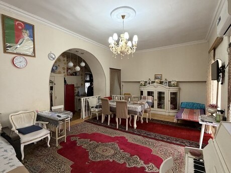 Объявление №6578736 - Баку, м. Ичеришехер, 2-комн., 70 м², 1/2 этаж
