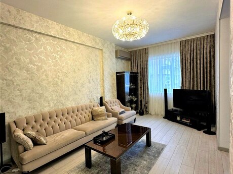 Объявление №6580936 - Баку, пос. Бакиханова, 2-комн., 60 м², 2/12 этаж