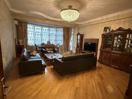 Elan №6581445 - Bakı, 28 May m., 4 otaqlı, 185 m², 4/14 mərtəbə