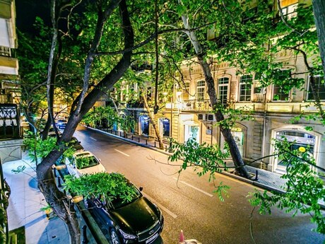 Elan №6583126 - Bakı, Sahil m., 3 otaqlı, 100 m², 2/5 mərtəbə