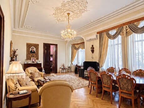 Elan №6367548 - Bakı, 28 May m., 5 otaqlı, 210 m², 3/4 mərtəbə
