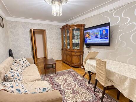 Elan №6589389 - Bakı, Bakmil m., 3 otaqlı, 70 m², 3/5 mərtəbə