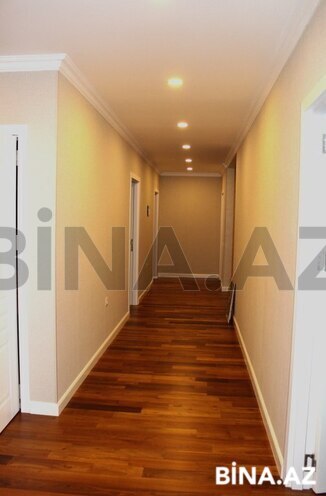 6 otaqlı həyət evi/bağ evi - Şüvəlan q. - 330 m² (23)
