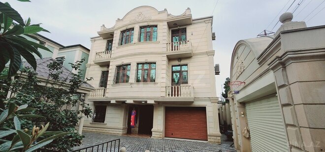 8 otaqlı həyət evi/bağ evi - Bakıxanov q. - 370 m² (1)