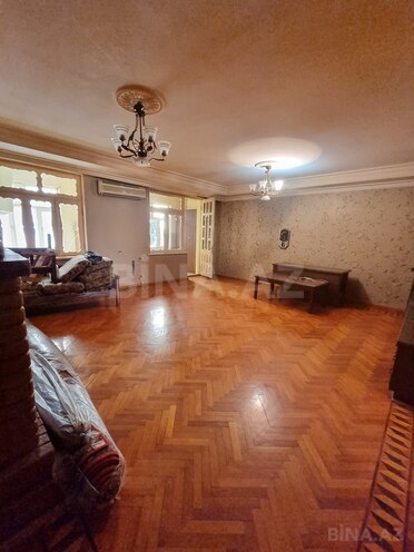 Satılır 4 otaqlı köhnə tikili 125 m², Gənclik m., photo 1 from 11