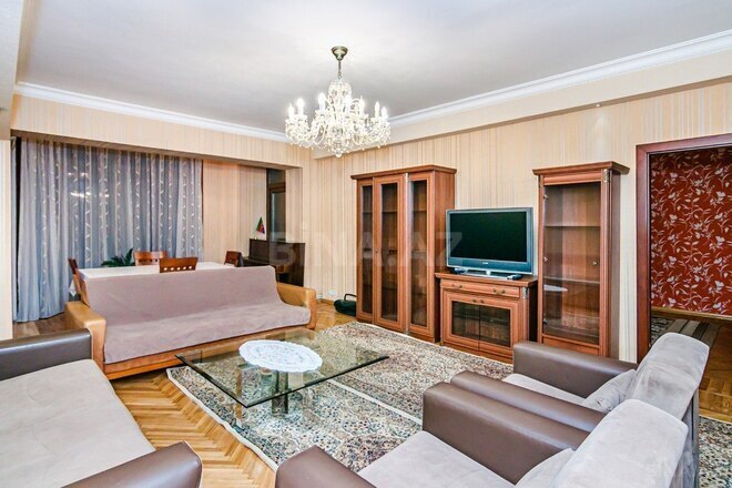Сдаётся 3-комн. вторичка 135 м², м. Сахил, photo 1 from 32
