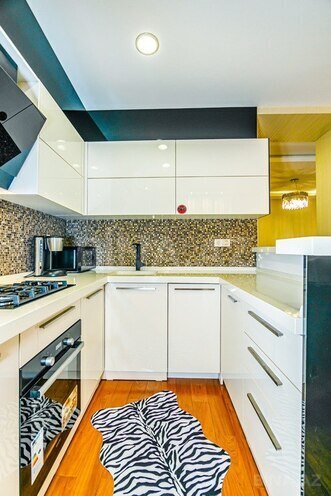 İcarəyə verilir 3 otaqlı köhnə tikili 120 m², Sahil m., photo 27 from 32