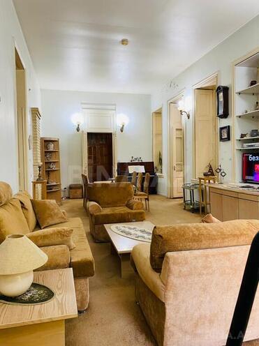 Satılır 5 otaqlı köhnə tikili 165 m², İçəri Şəhər m., photo 1 from 25