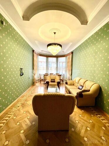 Продаётся 9-комн. дом/дача 800 м², м. Кара Караев, photo 10 from 32