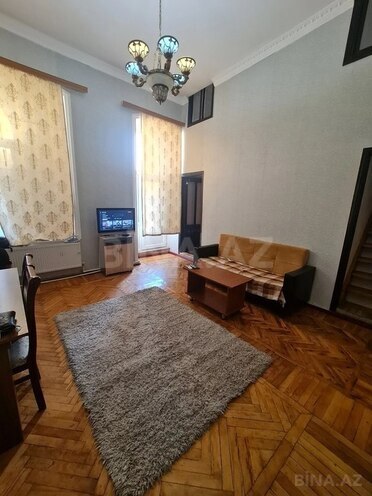 İcarəyə verilir 3 otaqlı köhnə tikili 69 m², Nizami m., photo 3 from 13