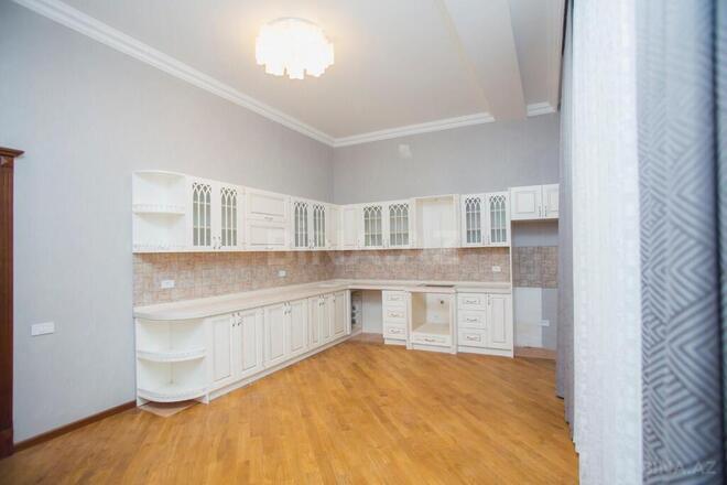 6 otaqlı həyət evi/bağ evi - Novxanı q. - 350 m² (20)