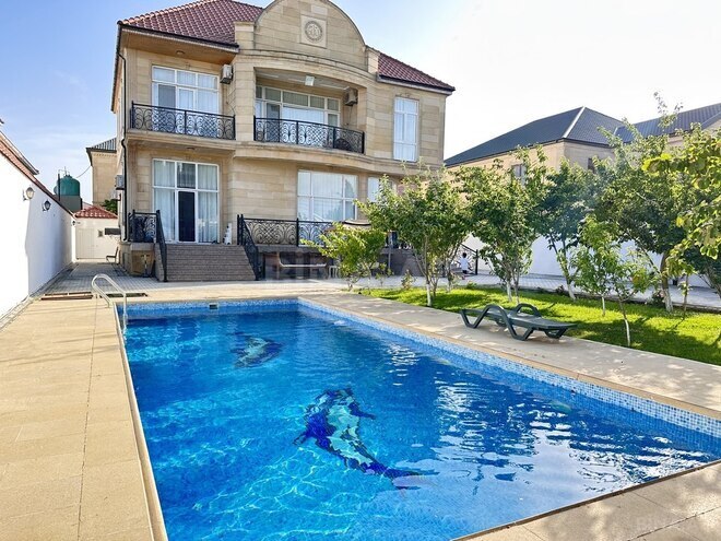 7 otaqlı həyət evi/bağ evi - Şüvəlan q. - 360 m² (1)