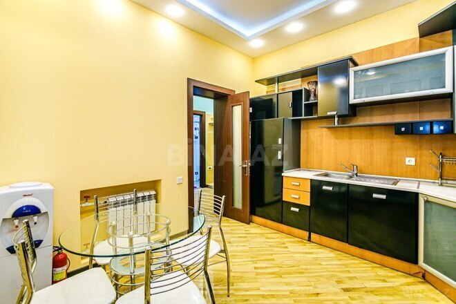 İcarəyə verilir 3 otaqlı köhnə tikili 132 m², Sahil m., photo 4 from 32