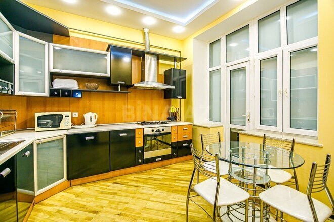 İcarəyə verilir 3 otaqlı köhnə tikili 132 m², Sahil m., photo 3 from 32