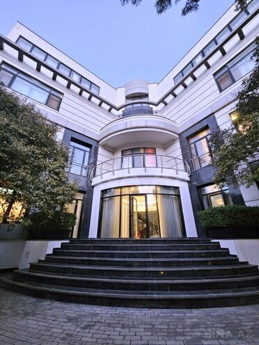 Satılır 10 otaqlı həyət evi/bağ evi 1 500 m², Azadlıq Prospekti m., photo 1 from 32