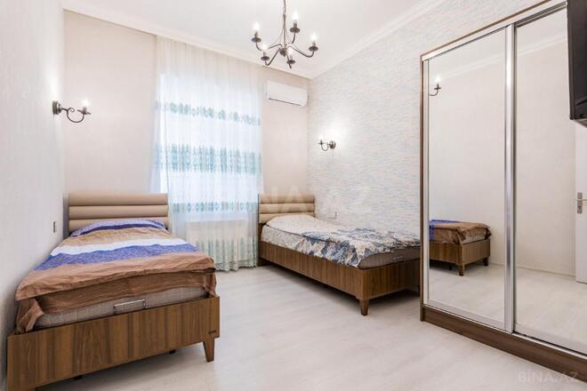 4 otaqlı həyət evi/bağ evi - Şüvəlan q. - 240 m² (20)