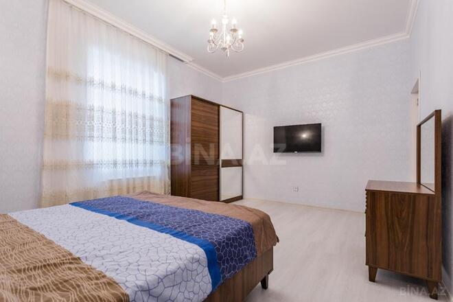 4 otaqlı həyət evi/bağ evi - Şüvəlan q. - 240 m² (22)