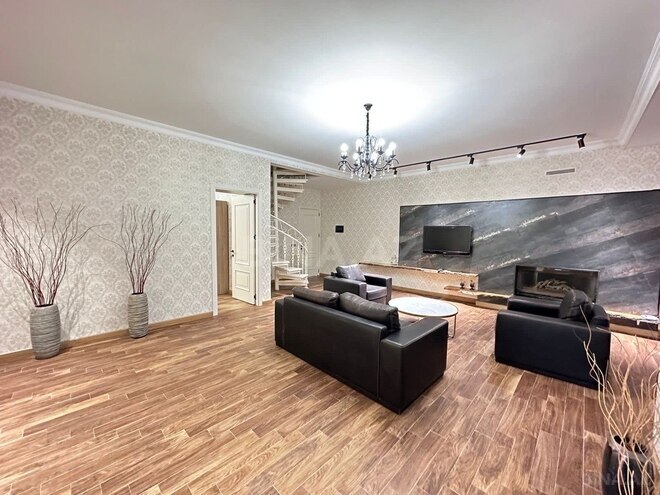 4 otaqlı həyət evi/bağ evi - Şüvəlan q. - 250 m² (19)