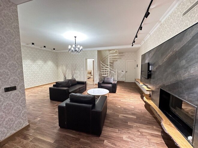 4 otaqlı həyət evi/bağ evi - Şüvəlan q. - 250 m² (18)