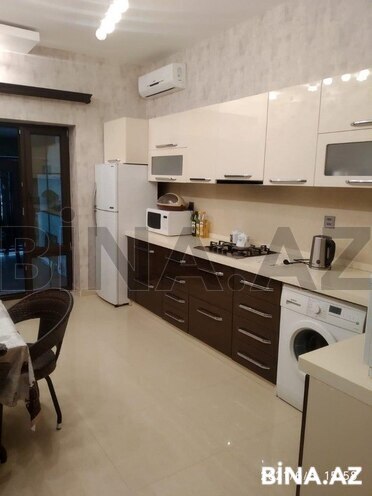 5 otaqlı həyət evi/bağ evi - Şüvəlan q. - 300 m² (18)