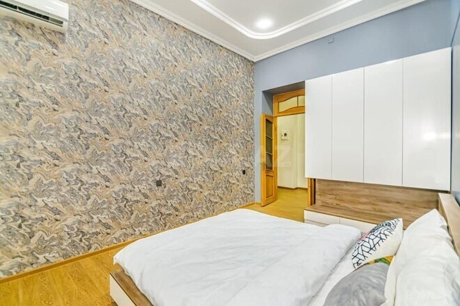 Satılır 5 otaqlı köhnə tikili 180 m², Sahil m., photo 12 from 32
