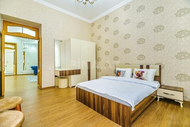 Satılır 5 otaqlı köhnə tikili 180 m², Sahil m., photo 13 from 32