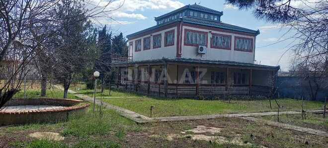 7 otaqlı həyət evi/bağ evi - Novxanı q. - 350 m² (1)