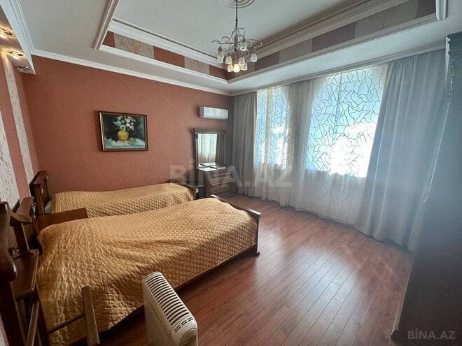 6 otaqlı həyət evi/bağ evi - Novxanı q. - 400 m² (21)