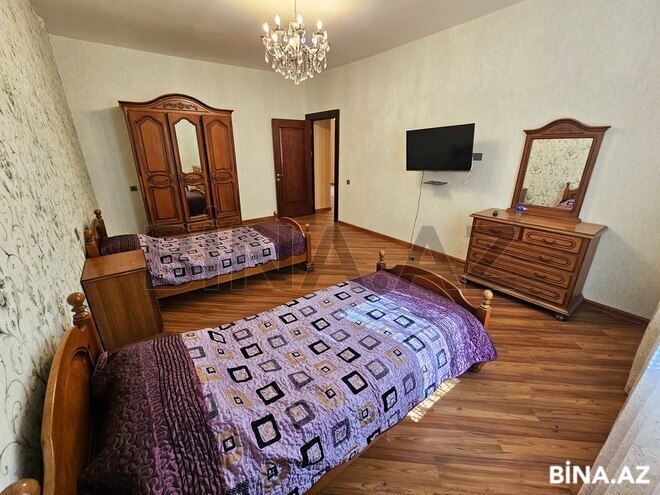 6 otaqlı həyət evi/bağ evi - Novxanı q. - 300 m² (23)